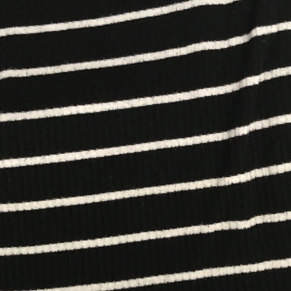 Ribbed Cold Shoulder Top - Picture 4 of 4